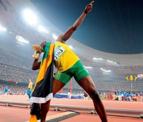 开云体育app-赛道与球场，当布克的F1引擎点燃深圳队的战术火花