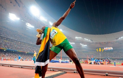 开云体育app-赛道与球场，当布克的F1引擎点燃深圳队的战术火花