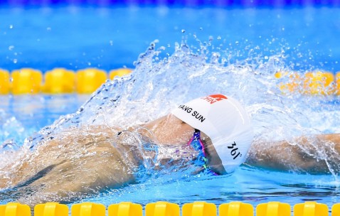 世界杯2026-1.逆转之夜的孤勇者，当石宇奇的高光与泰国队的狂欢，交织成一场羽坛宿命的唯一