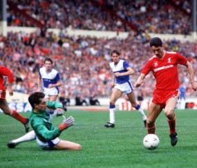 开云体育-艾弗顿闪击、反击，抓住机会首开纪录