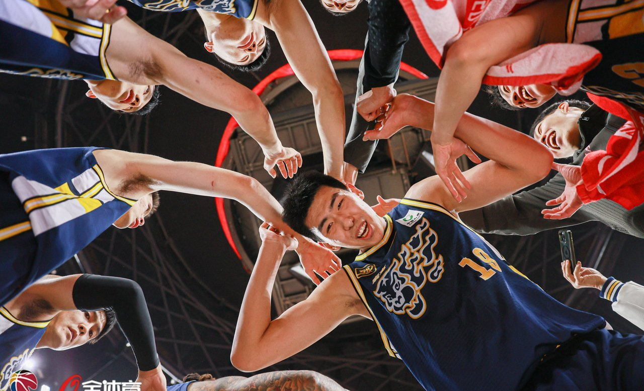 广东宏远击败对手，成功保持不败纪录