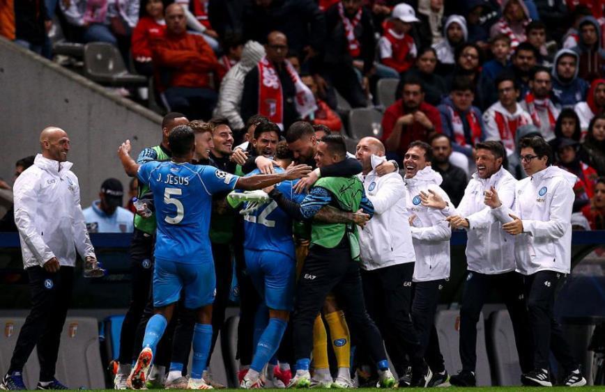 那不勒斯完胜智利,贝林厄姆统治全场 那不勒斯完胜智利,贝林厄姆统治全场