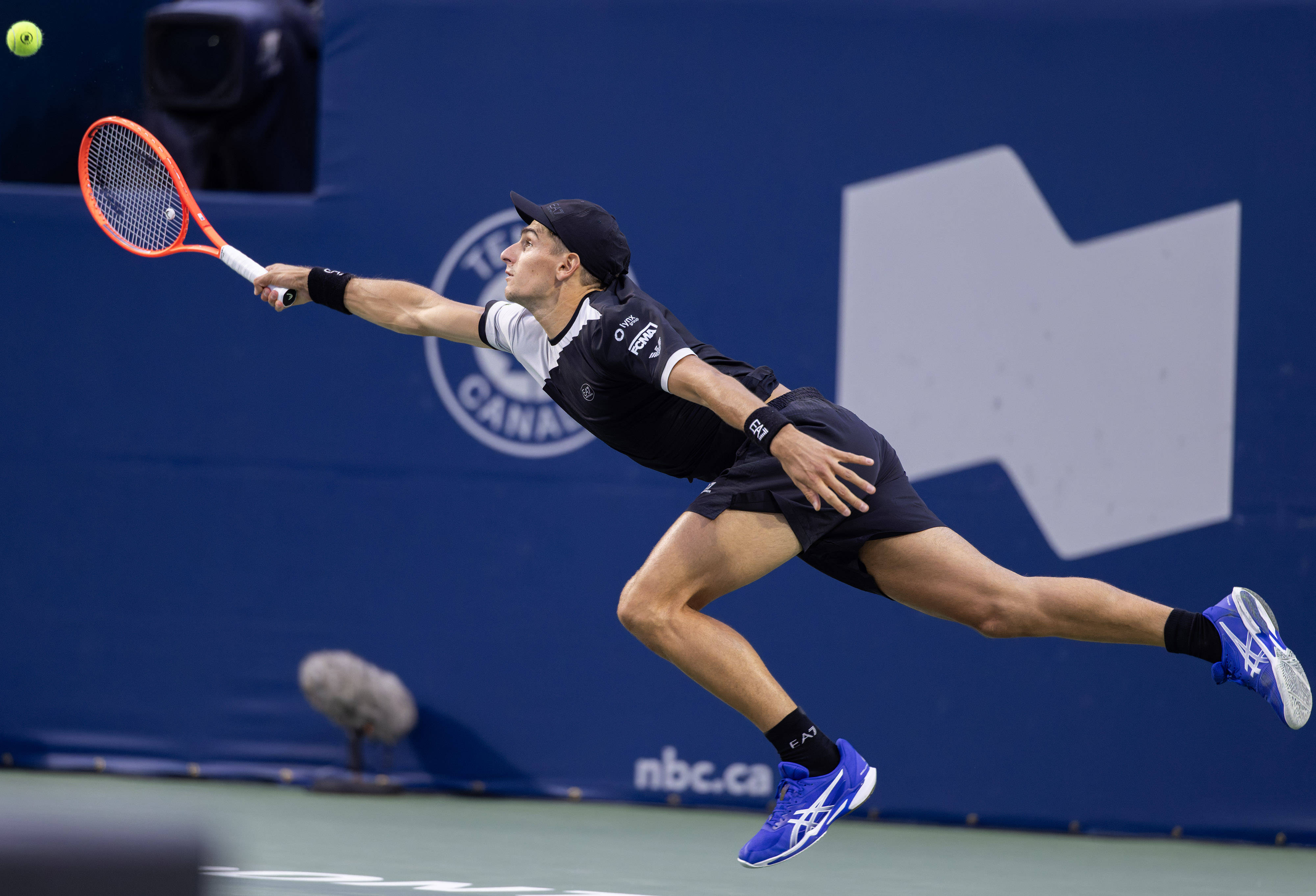 日本网球队逆转英国网球队，兹维列夫制霸全场