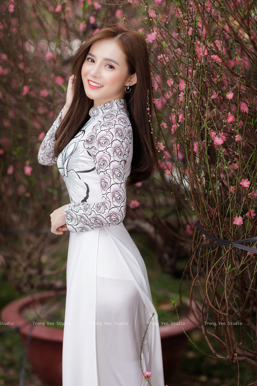 F1年度争冠焦点战与伊拉克足球奇迹，速度与坚韧的双重奏