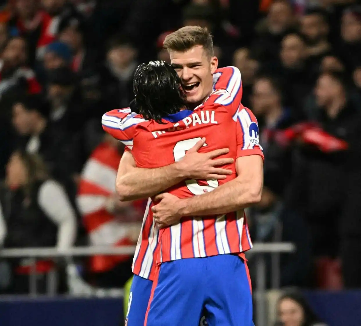 曼联完胜那不勒斯，莱万刷新纪录